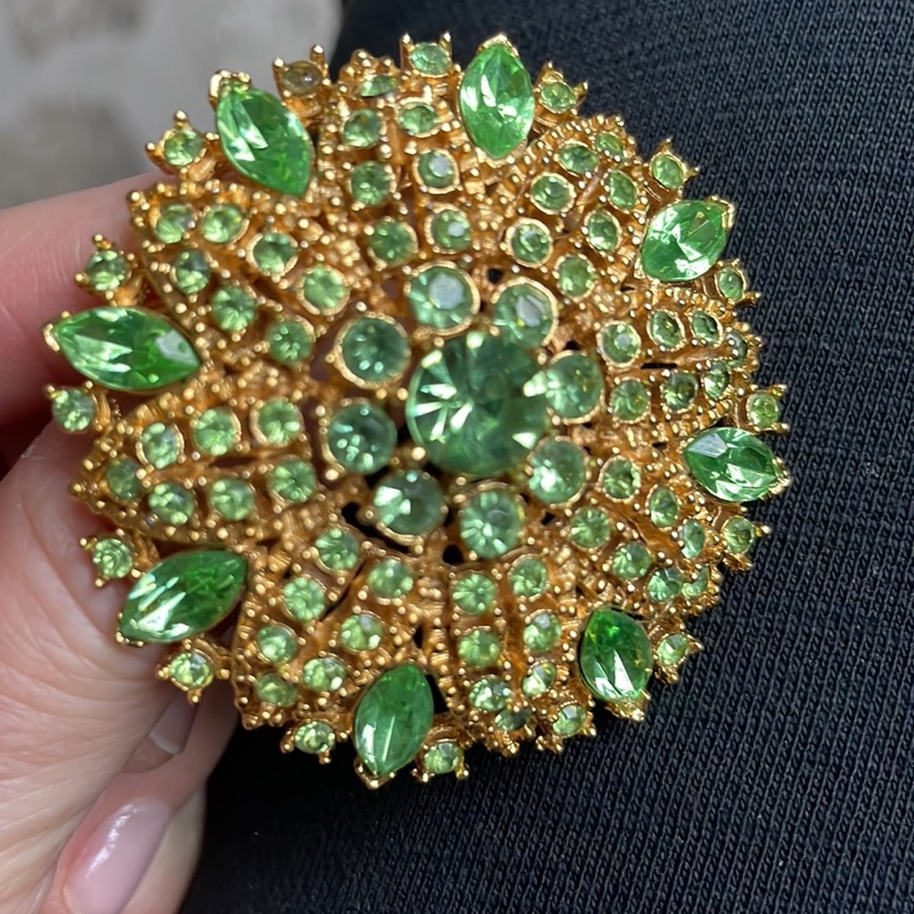 Vintage Weiss green & gold Brooch - Picture 2 of 4